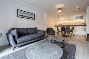 Lovely 2 Bedroom Duplex in Salford